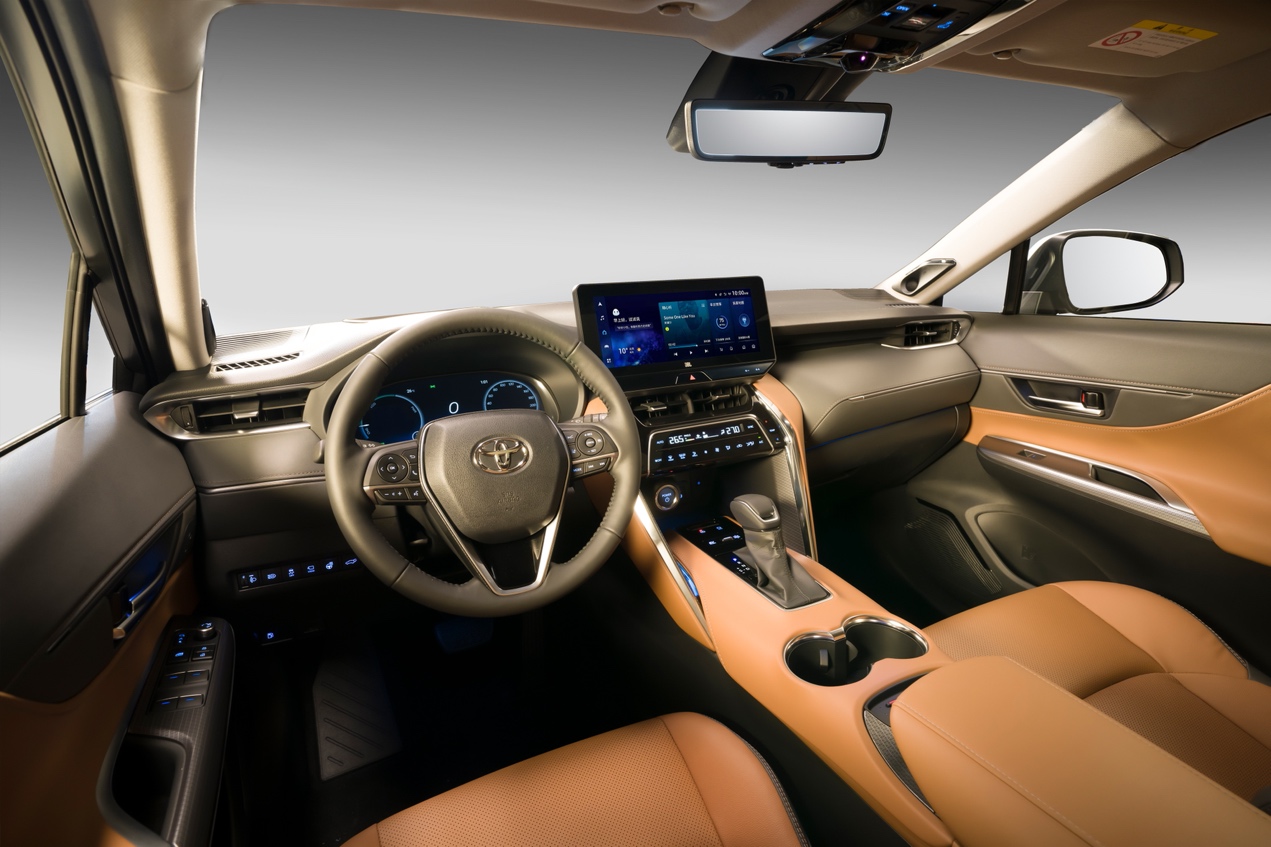 图片包含 室内, 桌子, 小, 电脑 描述已自动生成